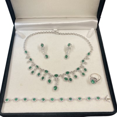 Lot 107 - A Suite of Emerald and Diamond Jewellery