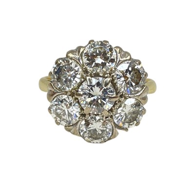 Lot 93 - A Large Brilliant Cut Diamond Cluster Ring.