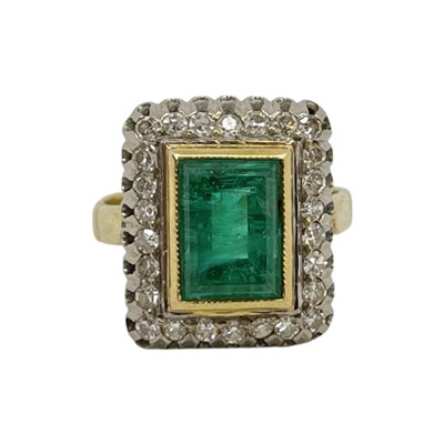 Lot 106 - An Attractive Emerald and Diamond Cluster Ring.