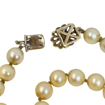Lot 52 - A Uniform Sized Cultured Pearl Necklace