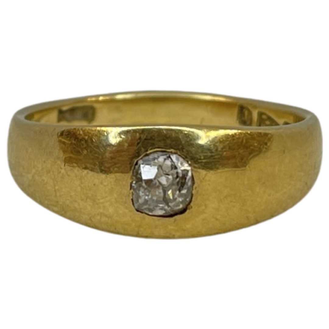 Lot 1 - A Victorian Diamond and 18ct Gold Gypsy Ring.