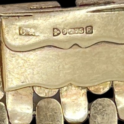 Lot 14 - A Vintage 9ct Yellow Gold Link Bracelet.