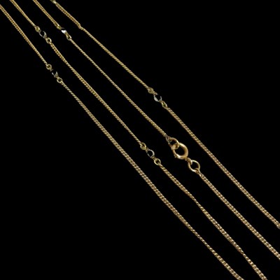 Lot 17 - An Antique 18ct Yellow Gold Curbed Link and Seed Pearl Long Chain.