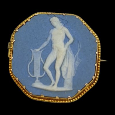 Lot 102 - A Georgian Blue Wedgewood Jasperware Gold Mounted Brooch.