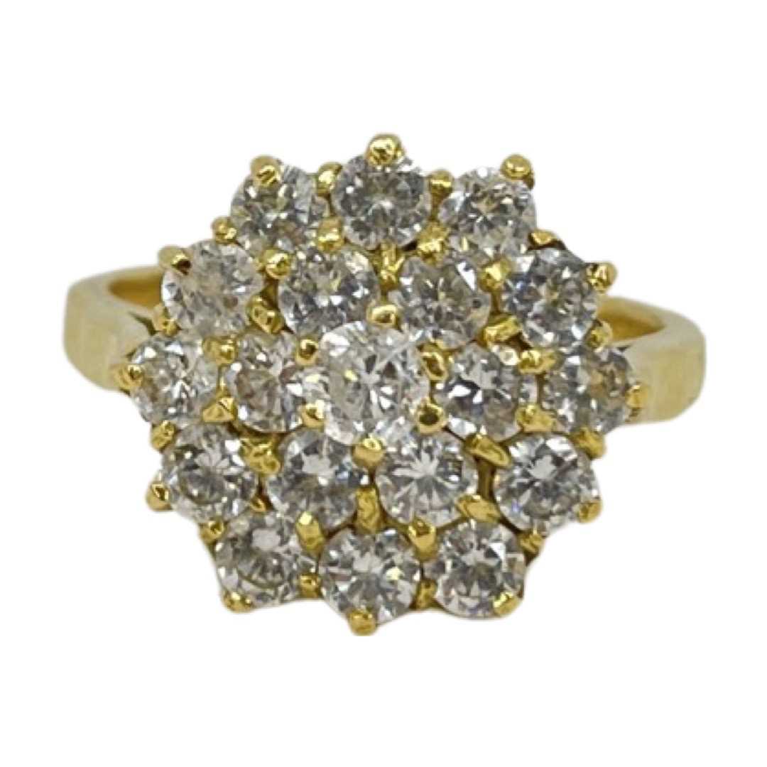Lot 70 - An 18ct Gold Diamond Cluster Ring