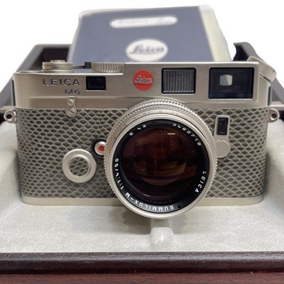 Lot 162 - Leica M6 Camera with Summilux-M 1.4/50 Lens