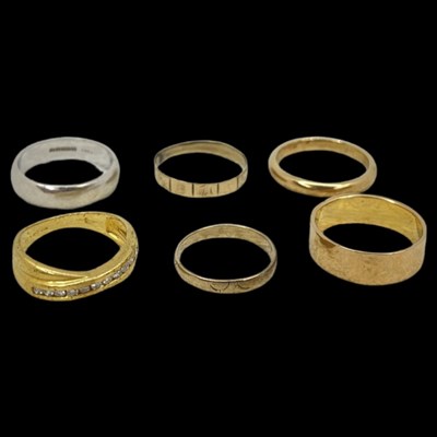 Lot 104 - Mixed Lot of 18ct & 9ct Gold Rings, To Include a 18ct Gold and Diamond Crossover Ring
