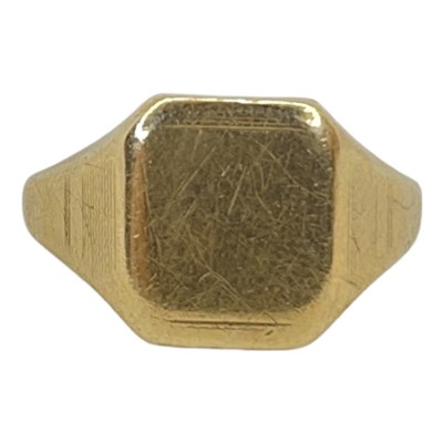 Lot 82 - 9ct Gold Signet Ring, 10 g