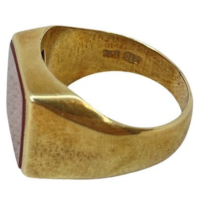 Lot 81 - 14ct Gold and Carnelian Signet Ring, 9g