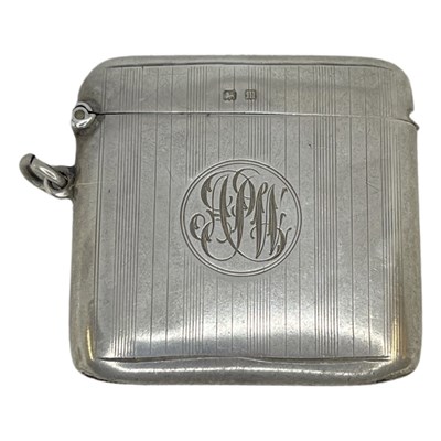 Lot 5 - Silver Vesta Case. 39 g. Birmingham 1911, Maker S & B